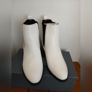Melrose Ave Boots Womens Size 9 Block Heel Bootie 100%  White